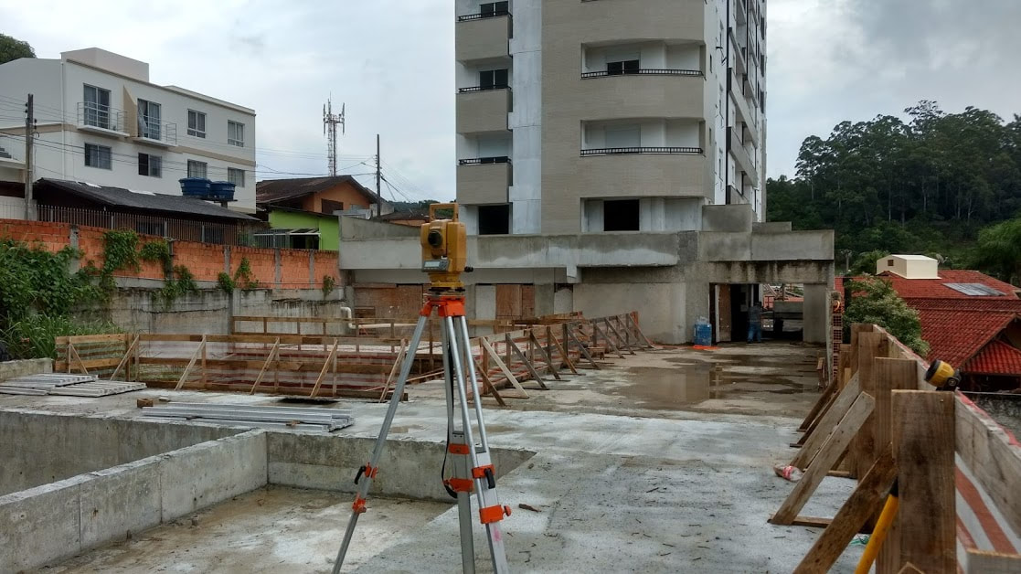Locação e acompanhamento de obra residencial